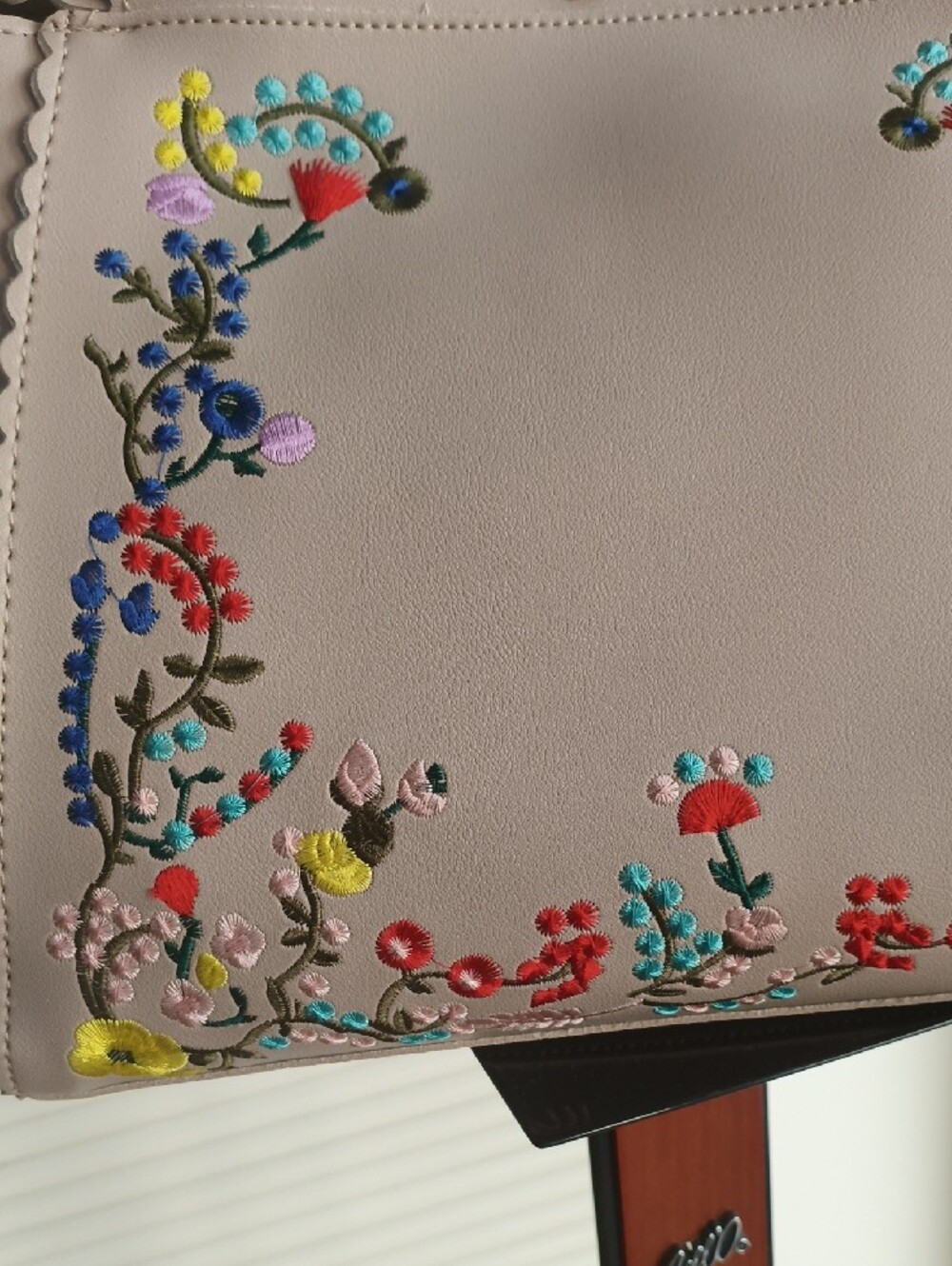 BNWT Urban Expressions Embroidered Floral Top-Handle/Crossbody Handbag - Picture 3 of 12